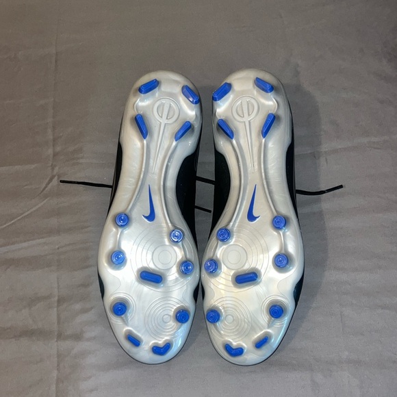 BRAND NEW Men’s 12–Ground Soccer Cleats NIKE TIEMPO LEGEND 10 ACADEMY MG - Picture 5 of 7